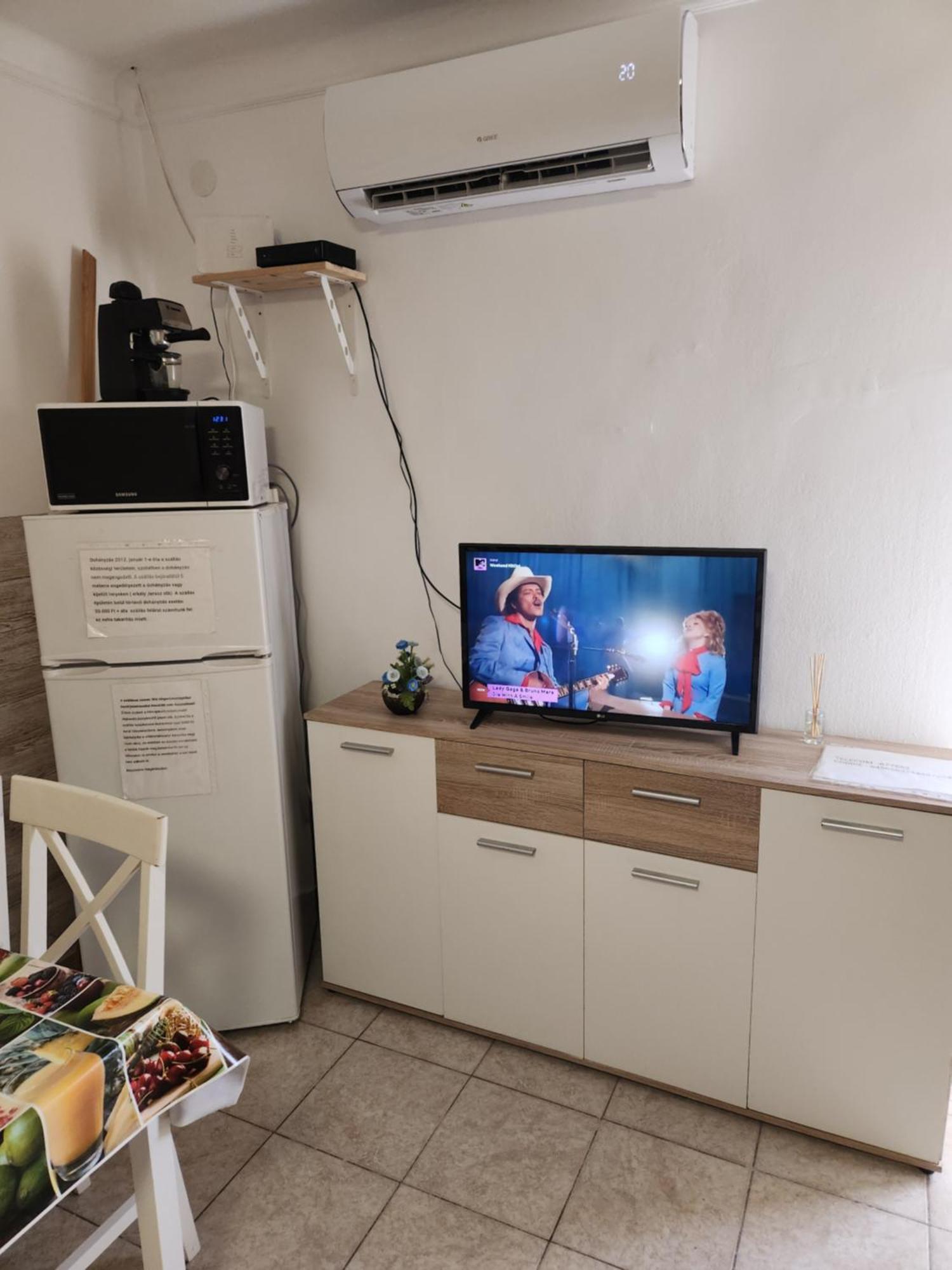 Orsi Apartman / Vendeghaz Kecskemét المظهر الخارجي الصورة
